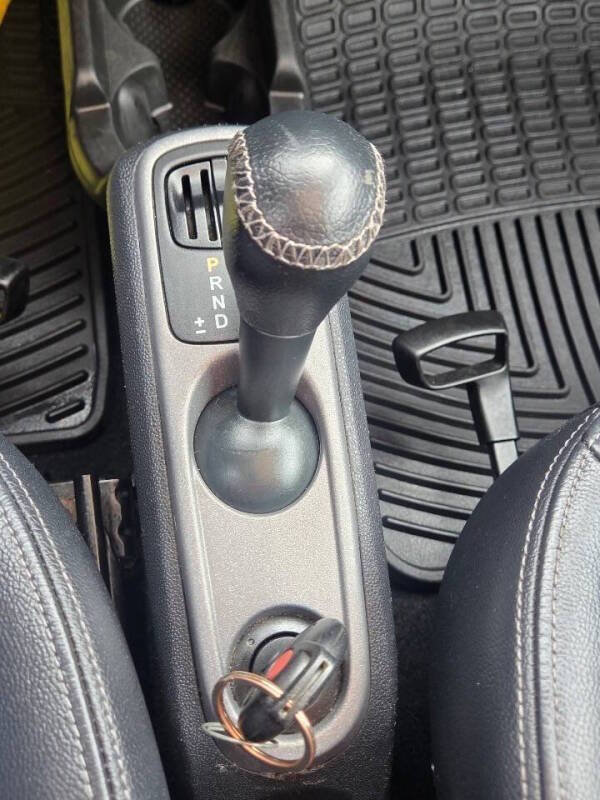 Used 2012 smart fortwo passion RWD image 20