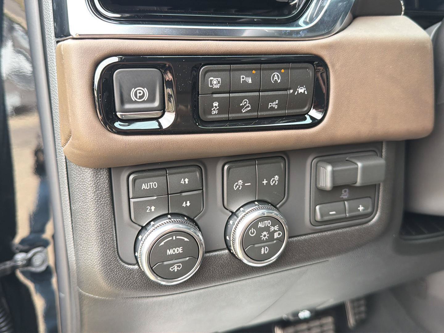 New 2026 GMC Yukon XL Denali Ultimate AWD/4WD image 26