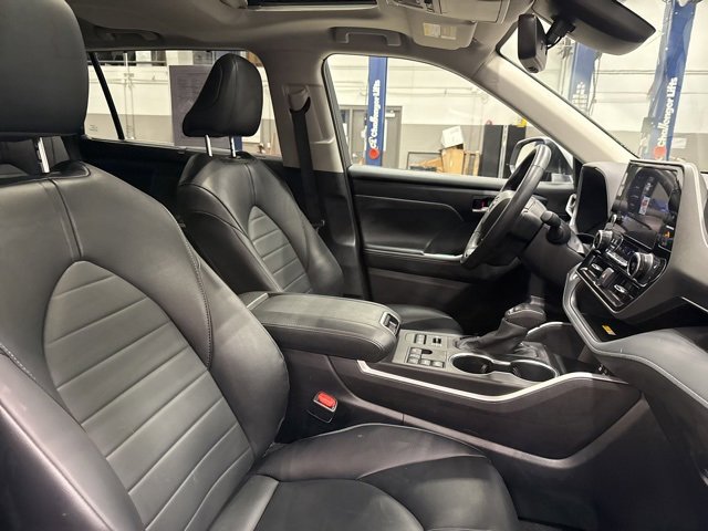 Certified 2024 Toyota Highlander XLE image 31
