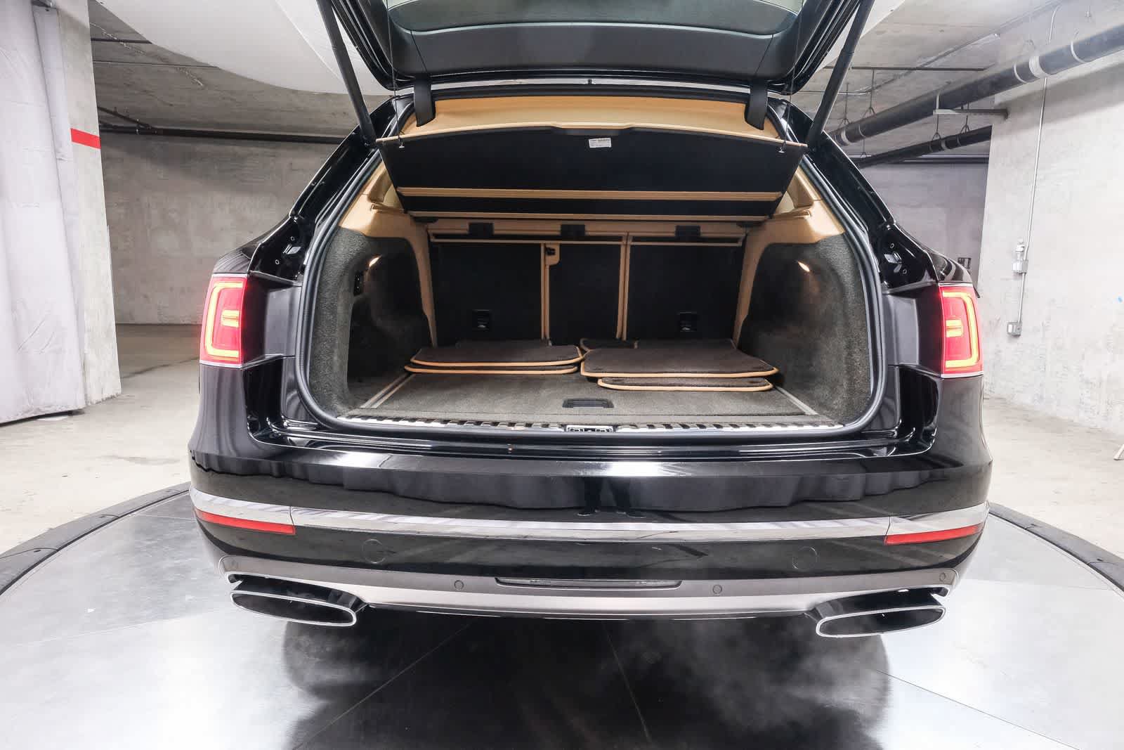 Used 2018 Bentley Bentayga AWD/4WD image 31