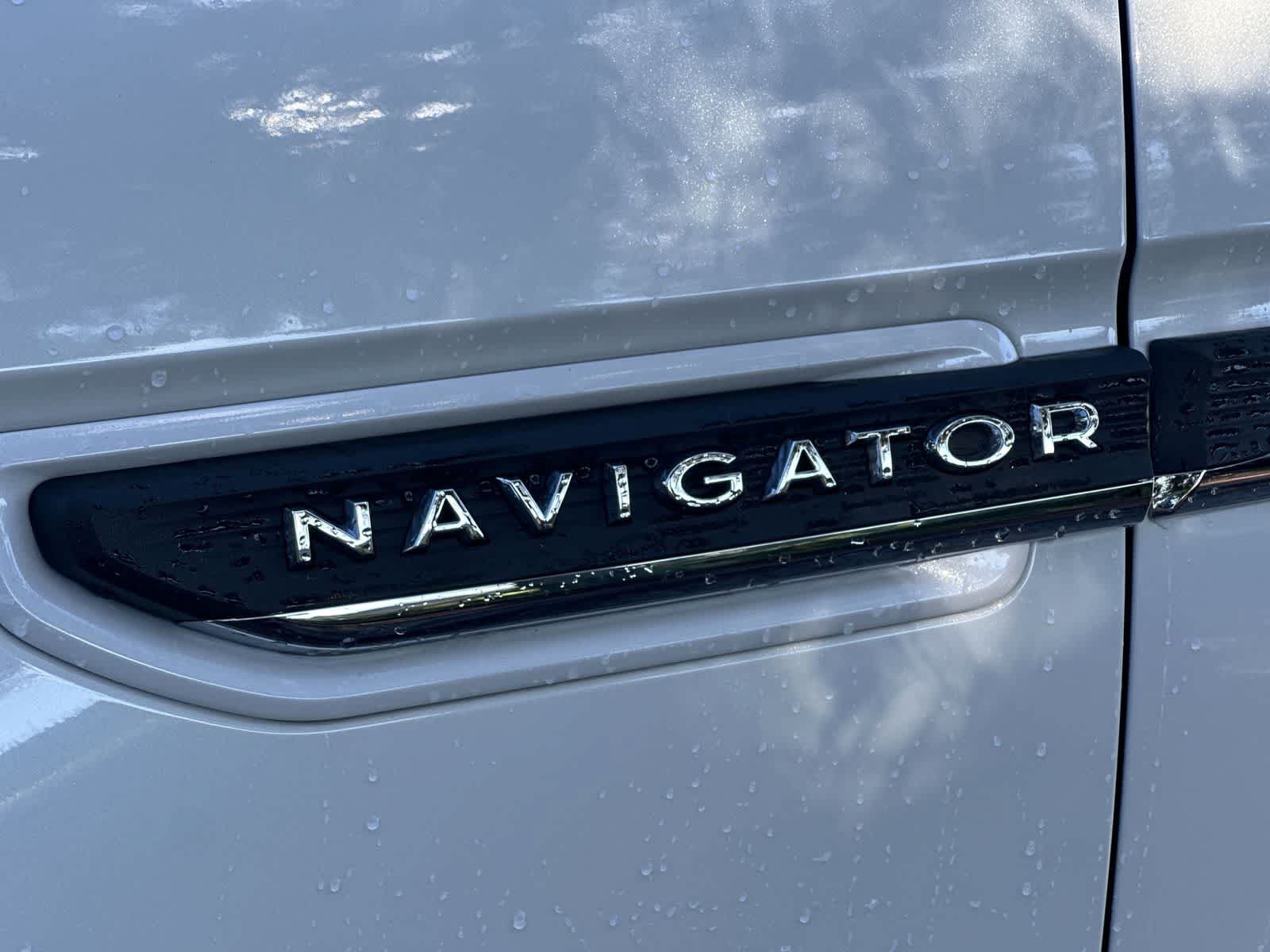 Used 2024 Lincoln Navigator Reserve AWD/4WD image 11