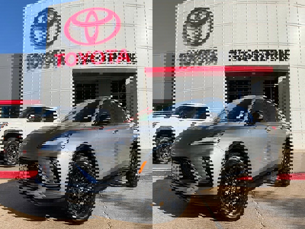 Used 2025 Buick Envista Sport Touring image 2