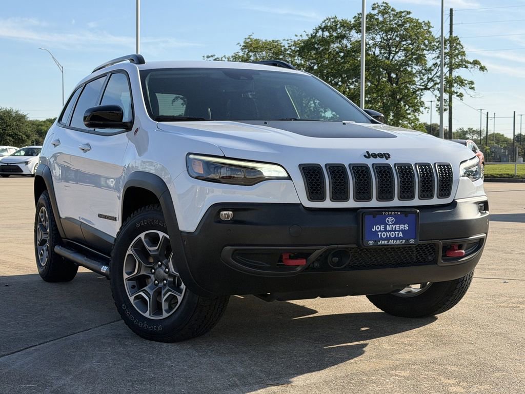 Used 2023 Jeep Cherokee Trailhawk w/ Trailer Tow Group AWD/4WD image 2