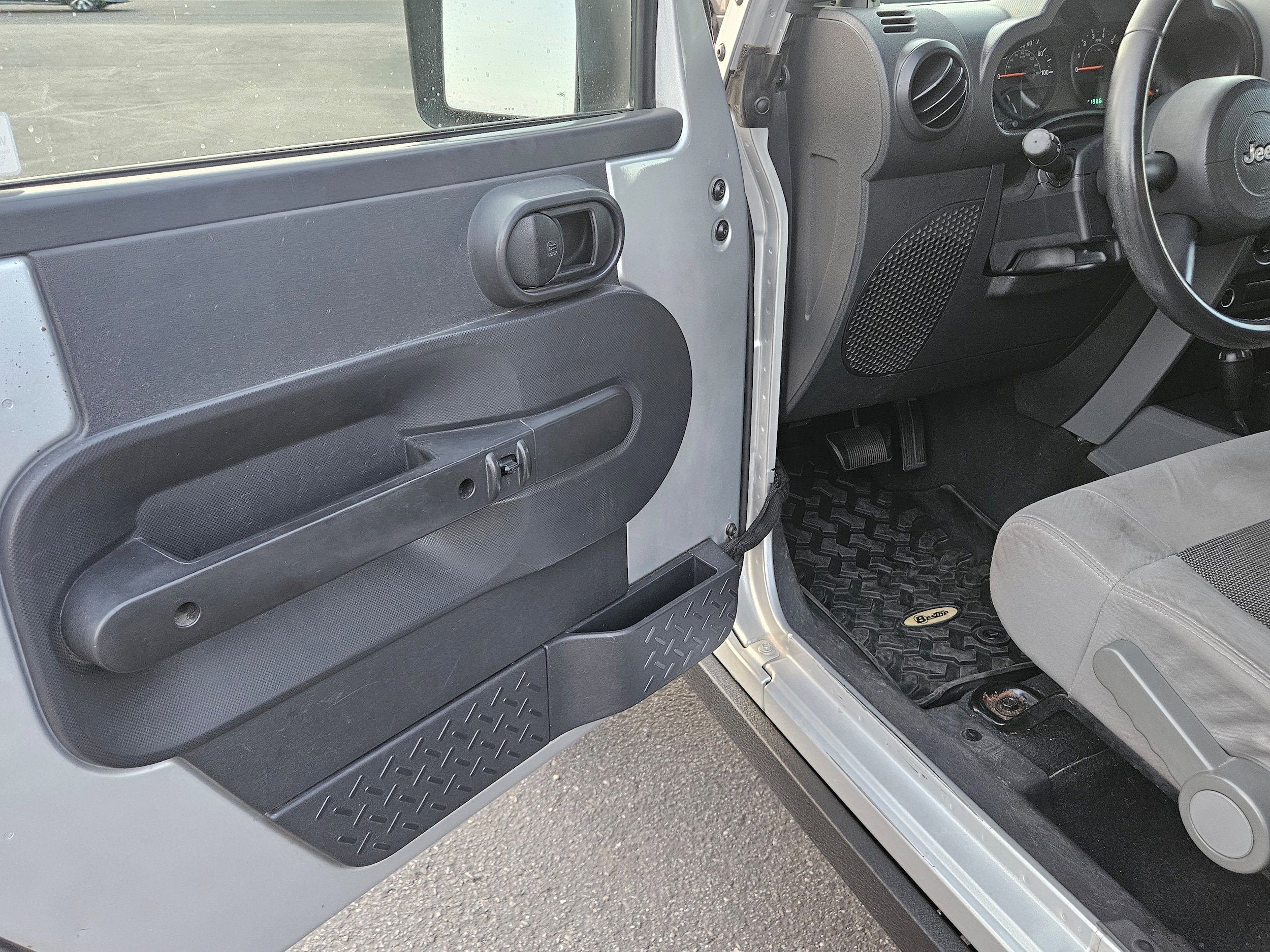 Used 2008 Jeep Wrangler X AWD/4WD image 12