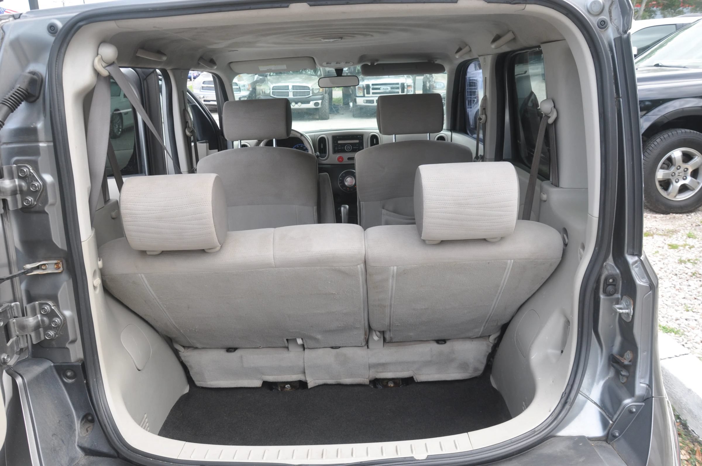 Used 2010 Nissan Cube 1.8 SL w/ Interior Designer Pkg FWD image 10
