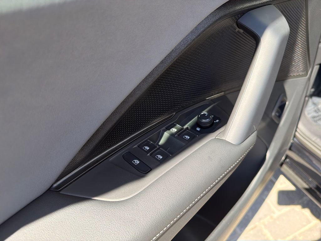 Certified 2025 Volkswagen Tiguan SE AWD/4WD image 13