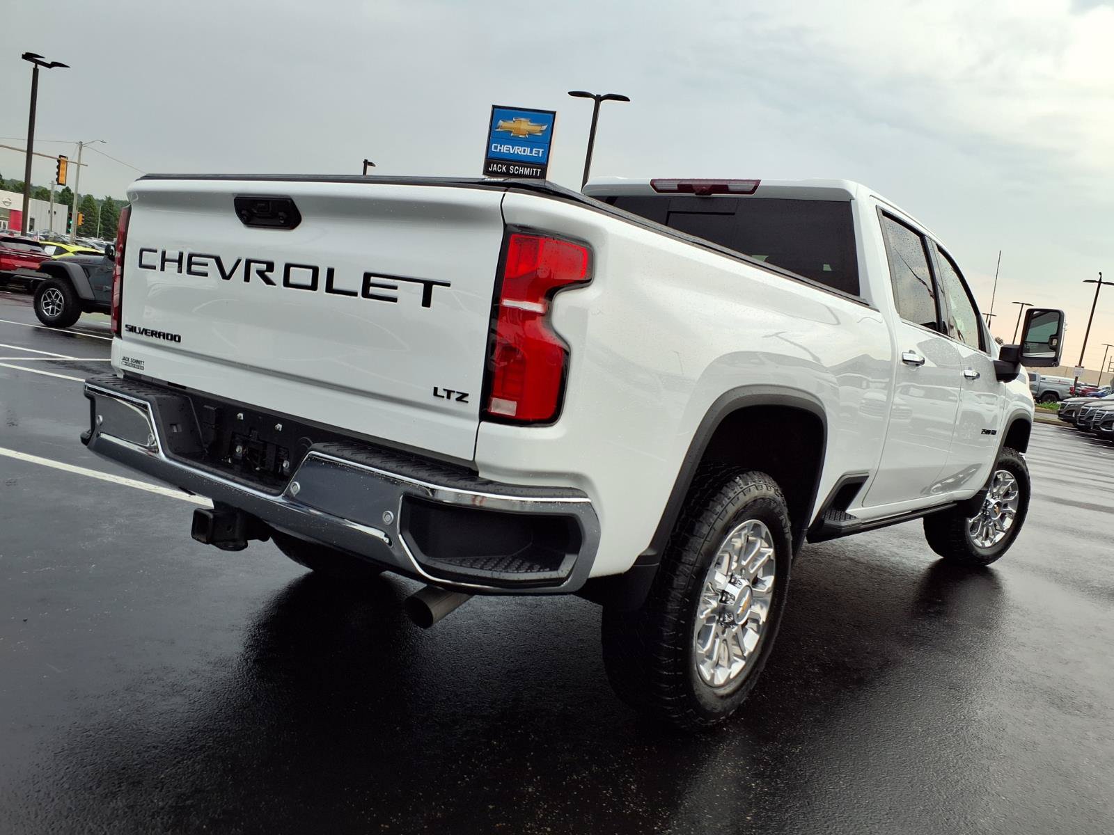 Used 2025 Chevrolet Silverado 2500 LTZ w/ LTZ Plus Package AWD/4WD image 40