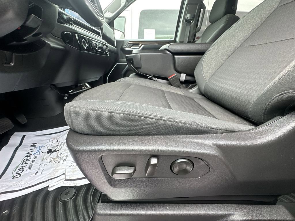 Used 2024 Chevrolet Silverado 1500 LT image 4