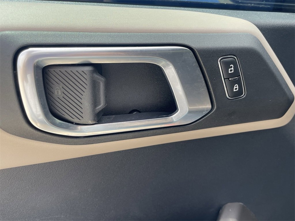 Used 2023 Ford Bronco Wildtrak image 11