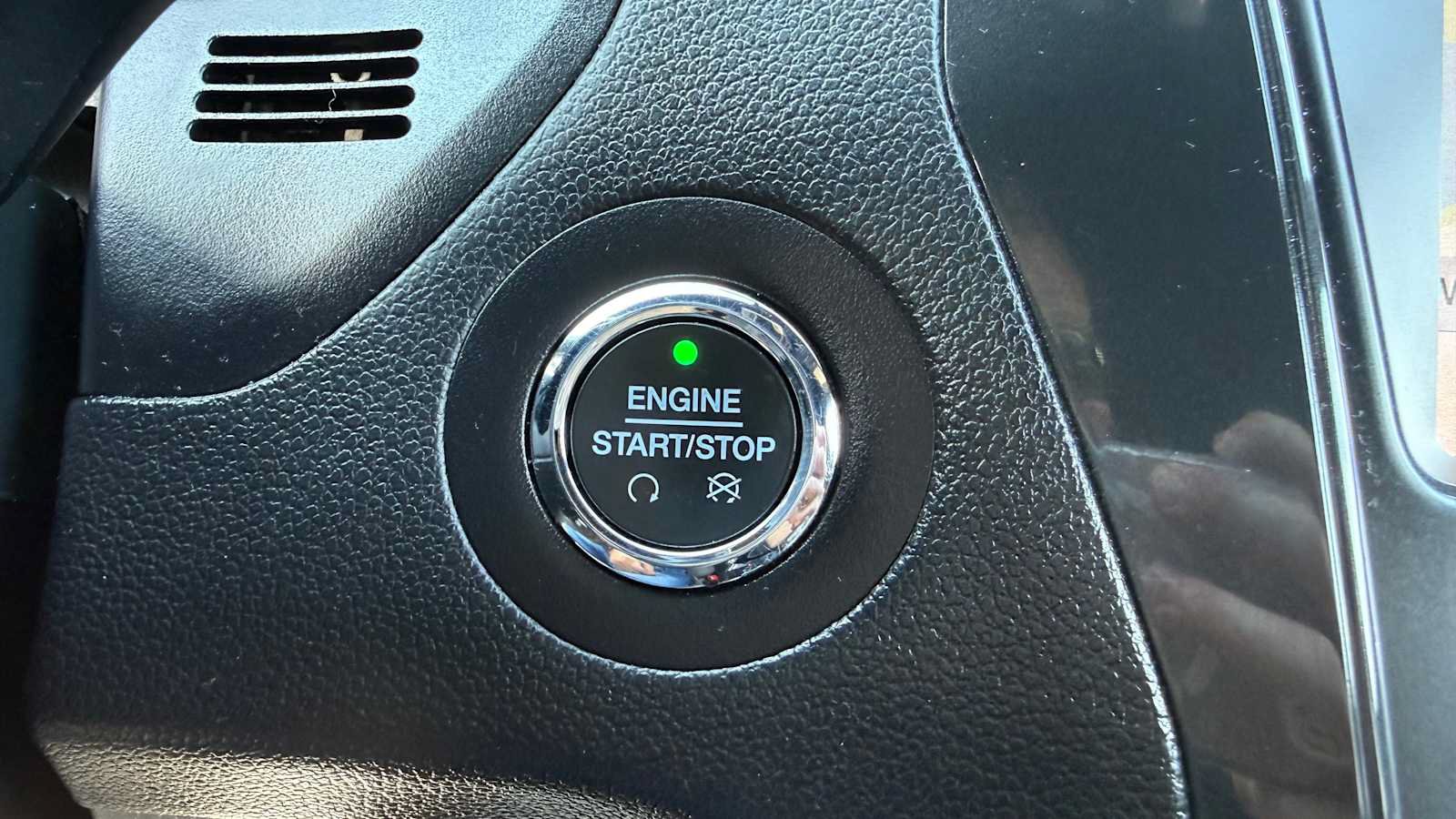 Used 2019 Ford Explorer XLT w/ Equipment Group 202A AWD/4WD image 20