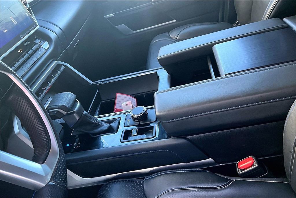 Used 2024 Toyota Tundra Platinum image 16