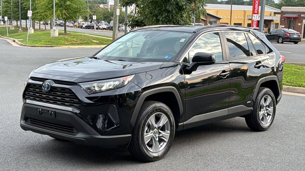 Used 2022 Toyota RAV4 LE AWD/4WD image 2