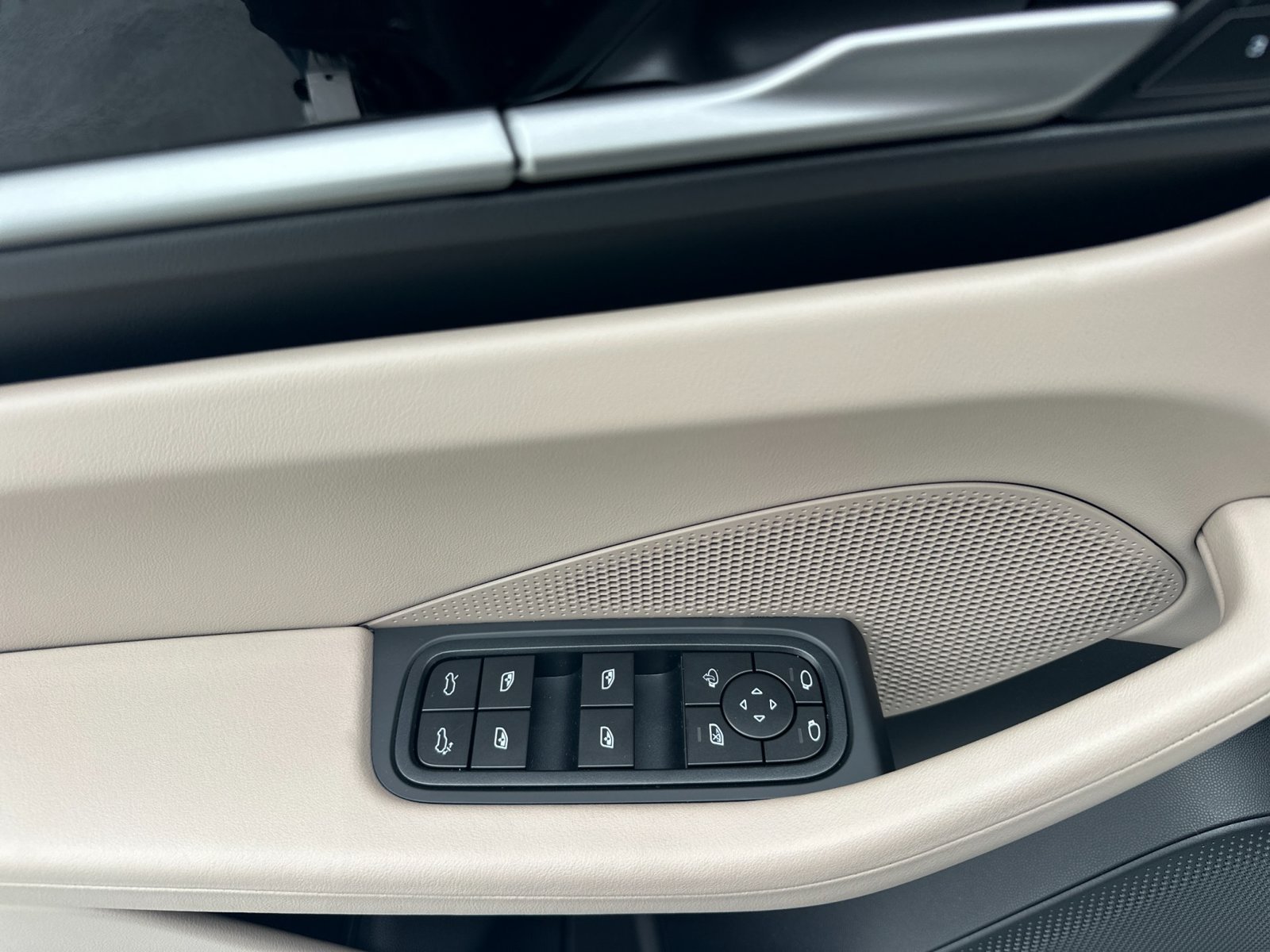 New 2026 Porsche Macan 4 Electric AWD/4WD image 13