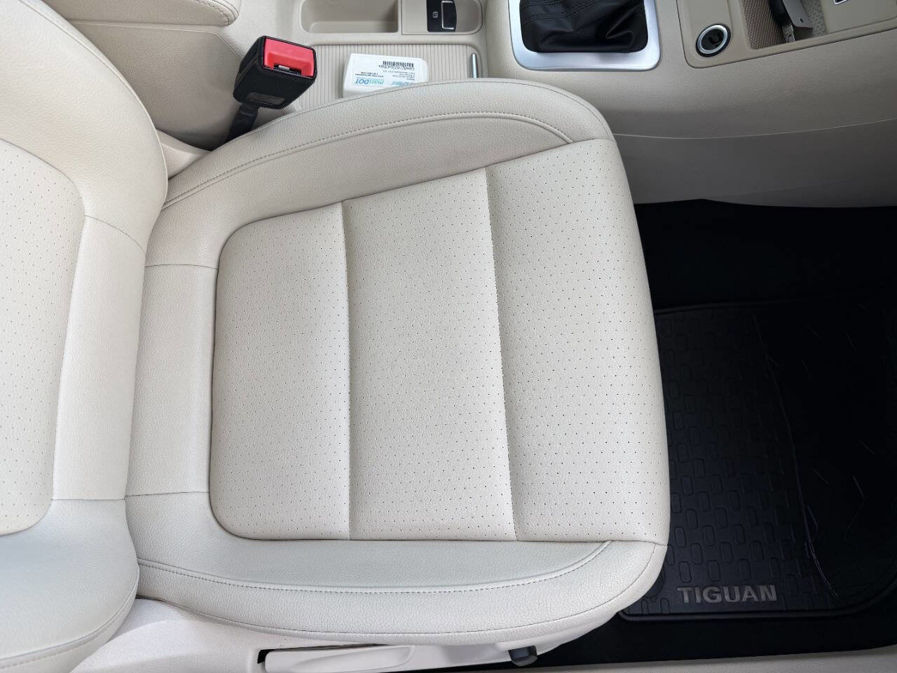 Used 2015 Volkswagen Tiguan SEL image 29