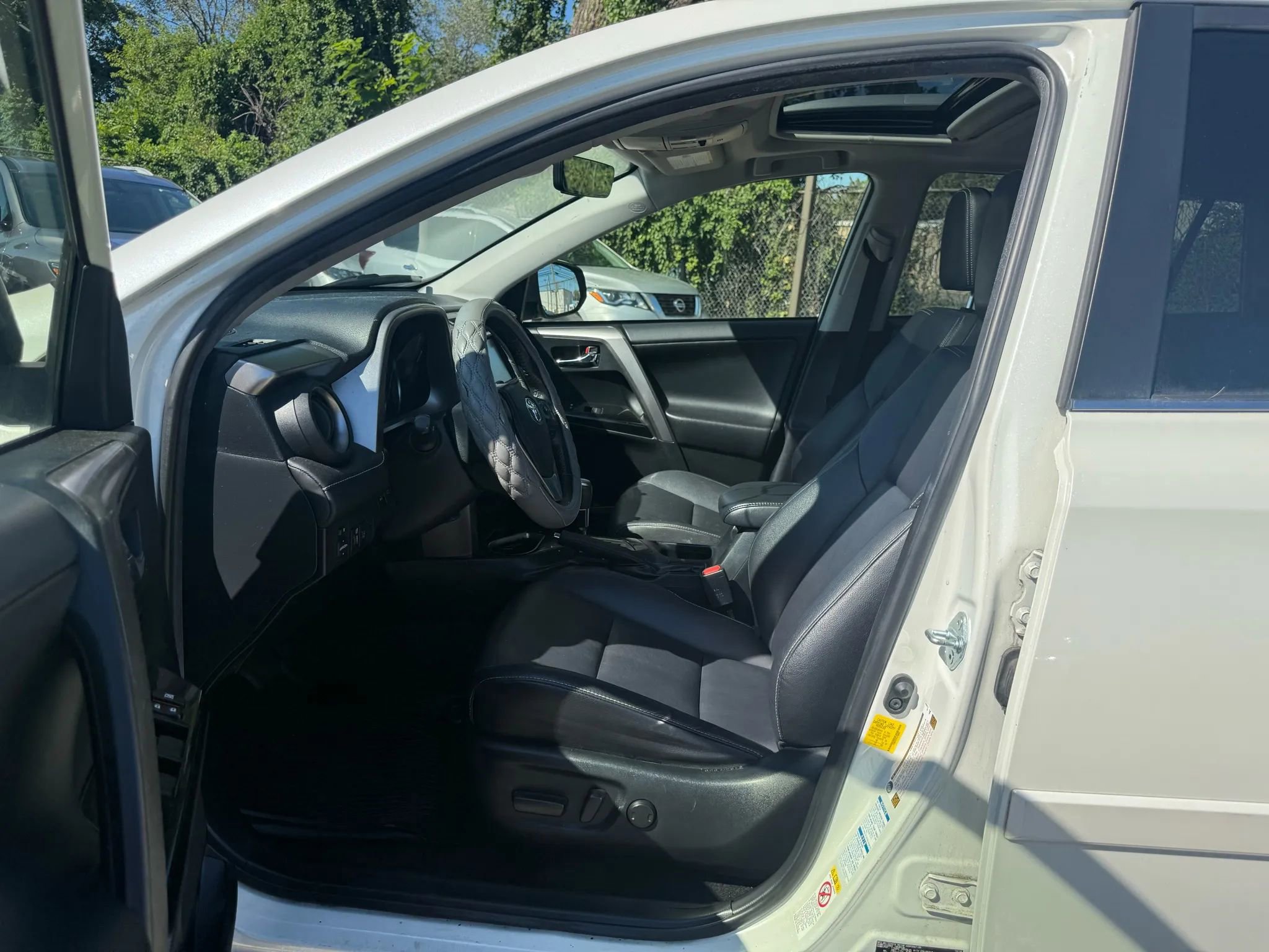 Used 2018 Toyota RAV4 Limited image 27