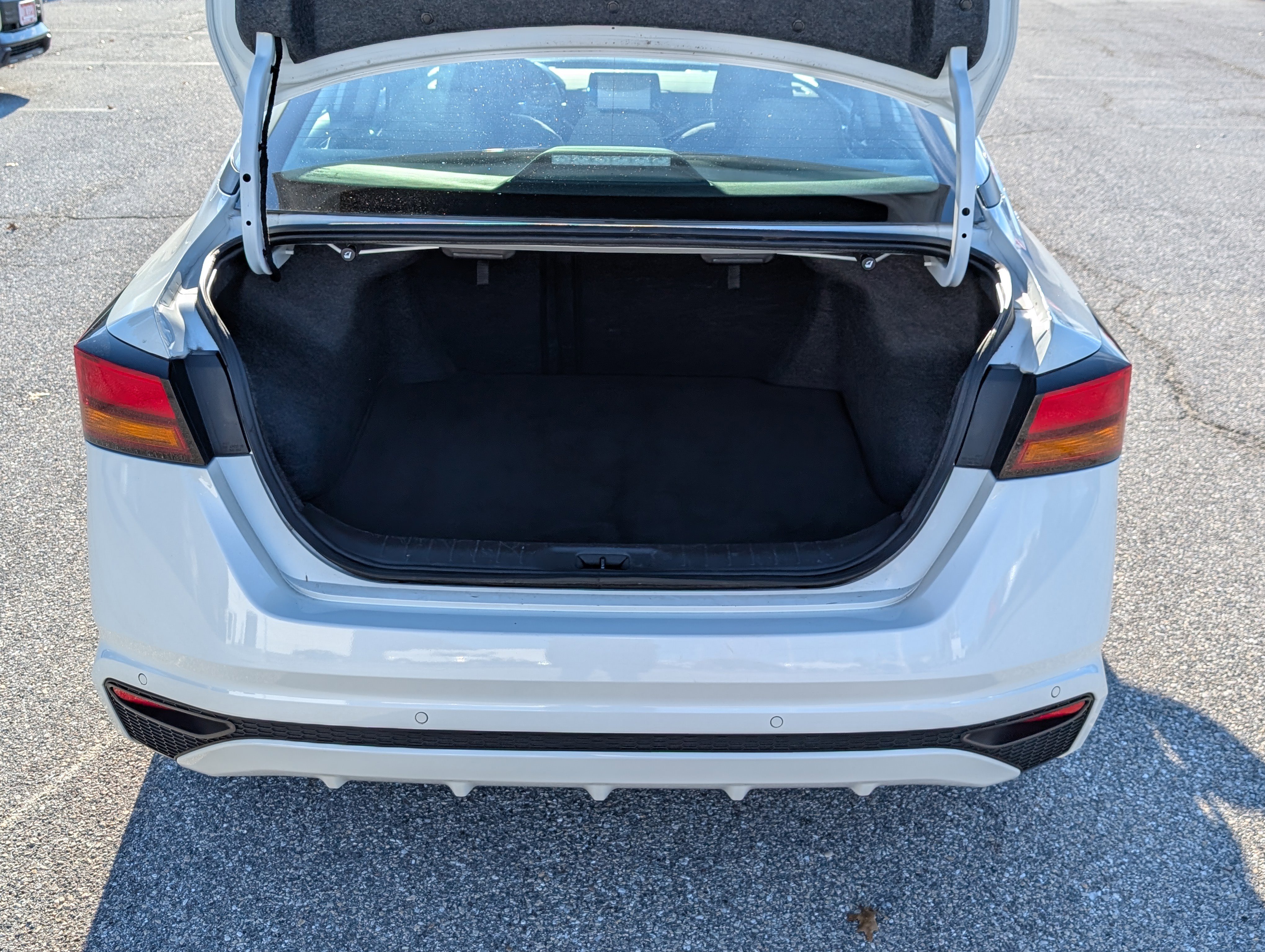 Used 2024 Nissan Altima 2.5 SV image 13