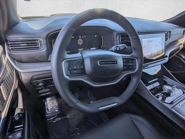 Used 2024 Jeep Wagoneer L Series III w/ Flexible Seating Group AWD/4WD image 10