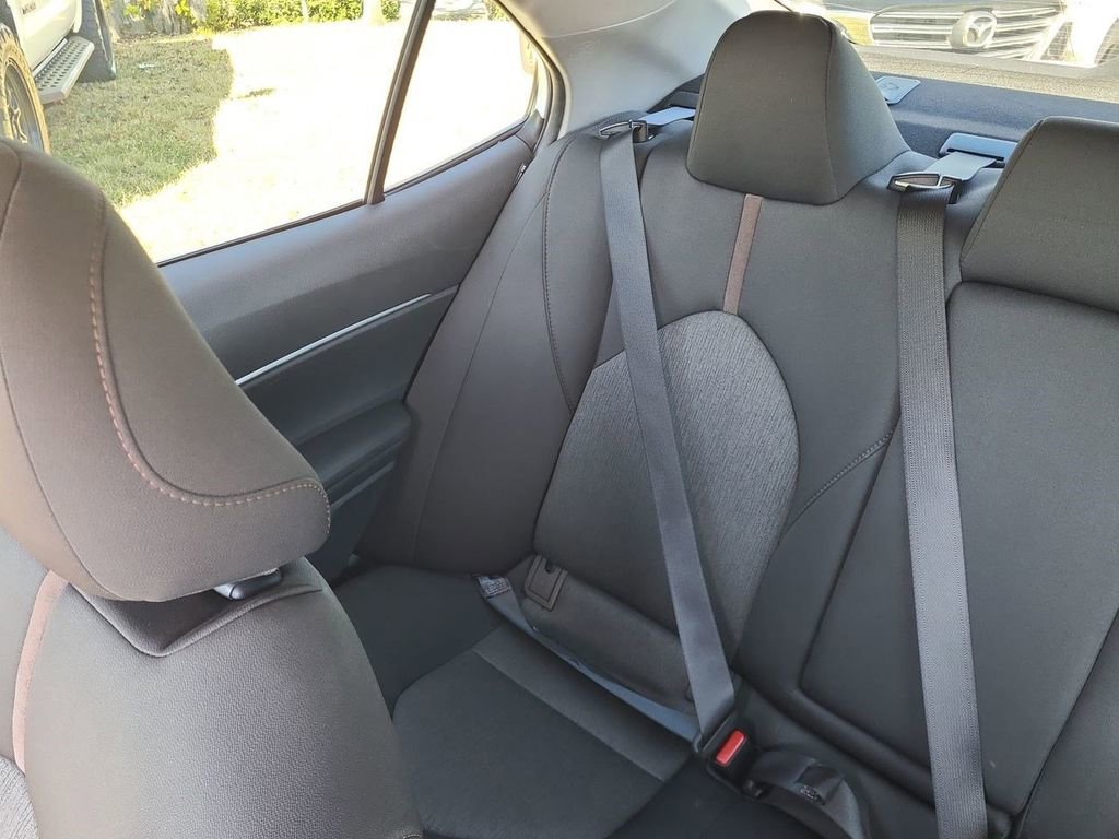 Used 2019 Toyota Camry LE image 4