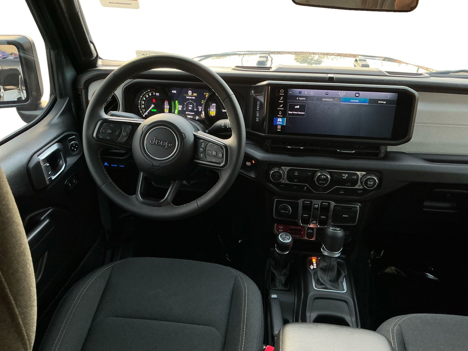 Used 2025 Jeep Wrangler Willys image 14