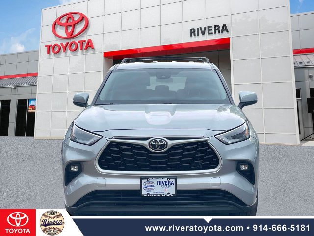 Used 2023 Toyota Highlander LE FWD image 2