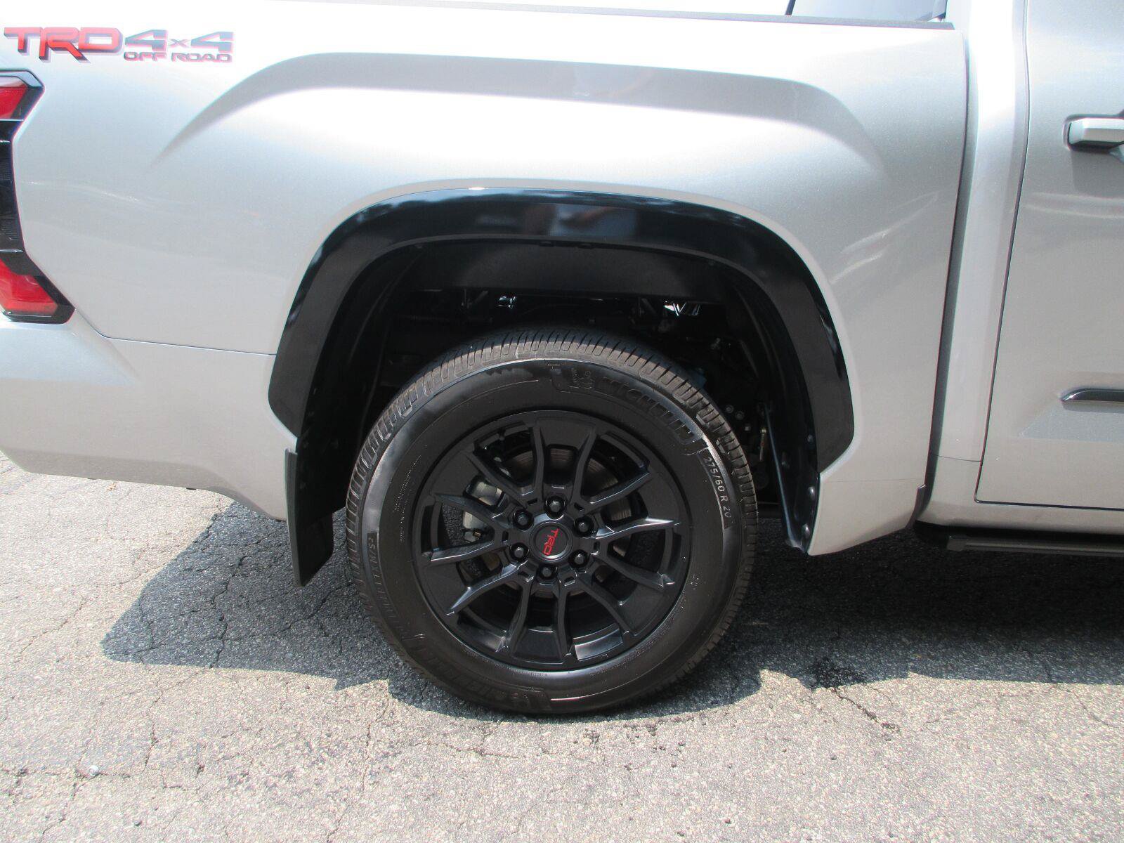 Used 2025 Toyota Tundra Platinum w/ TRD Off-Road Package AWD/4WD image 20