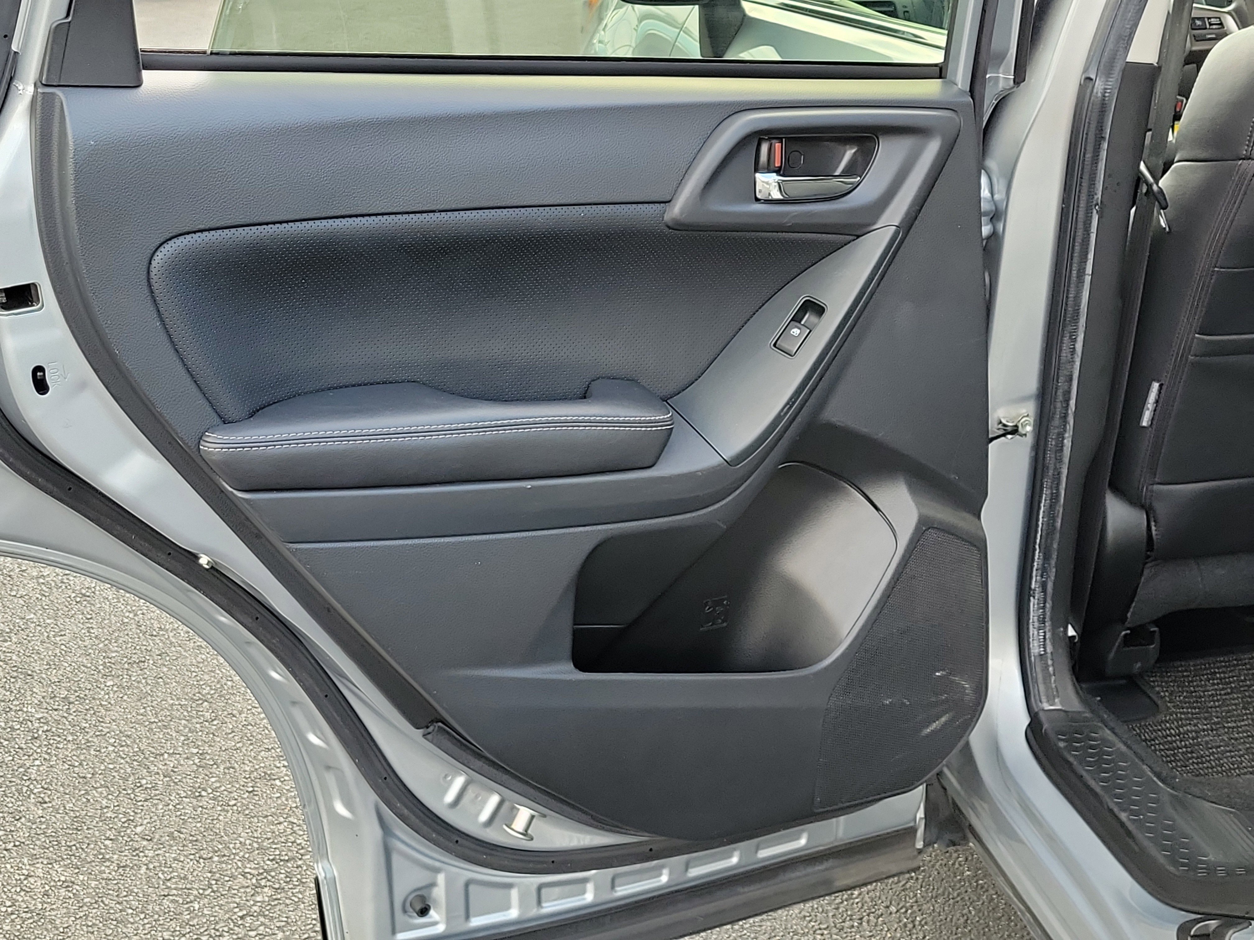 Used 2014 Subaru Forester 2.5i Limited w/ Popular Package #2 AWD/4WD image 12