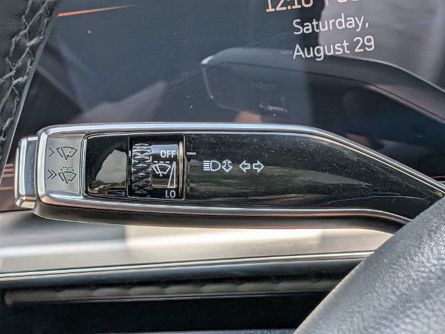 Certified 2024 Cadillac Lyriq Luxury AWD/4WD image 33