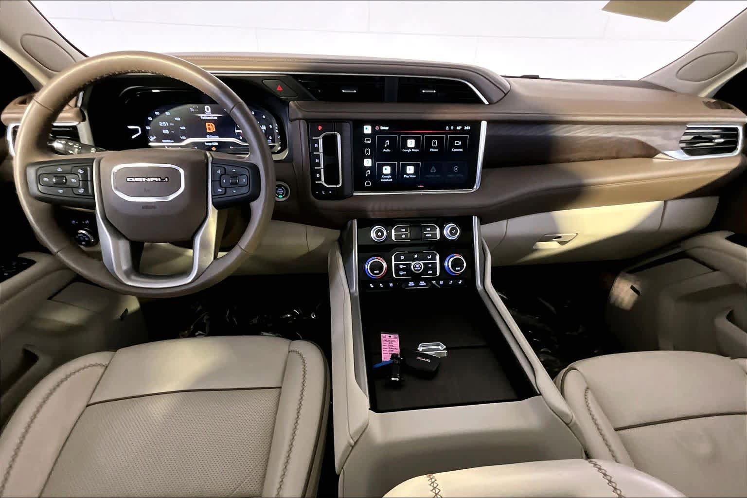 Used 2022 GMC Yukon XL Denali image 16