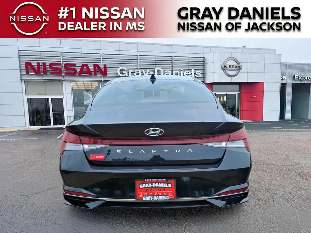 Used 2021 Hyundai Elantra SEL w/ Convenience + Premium Package FWD image 6