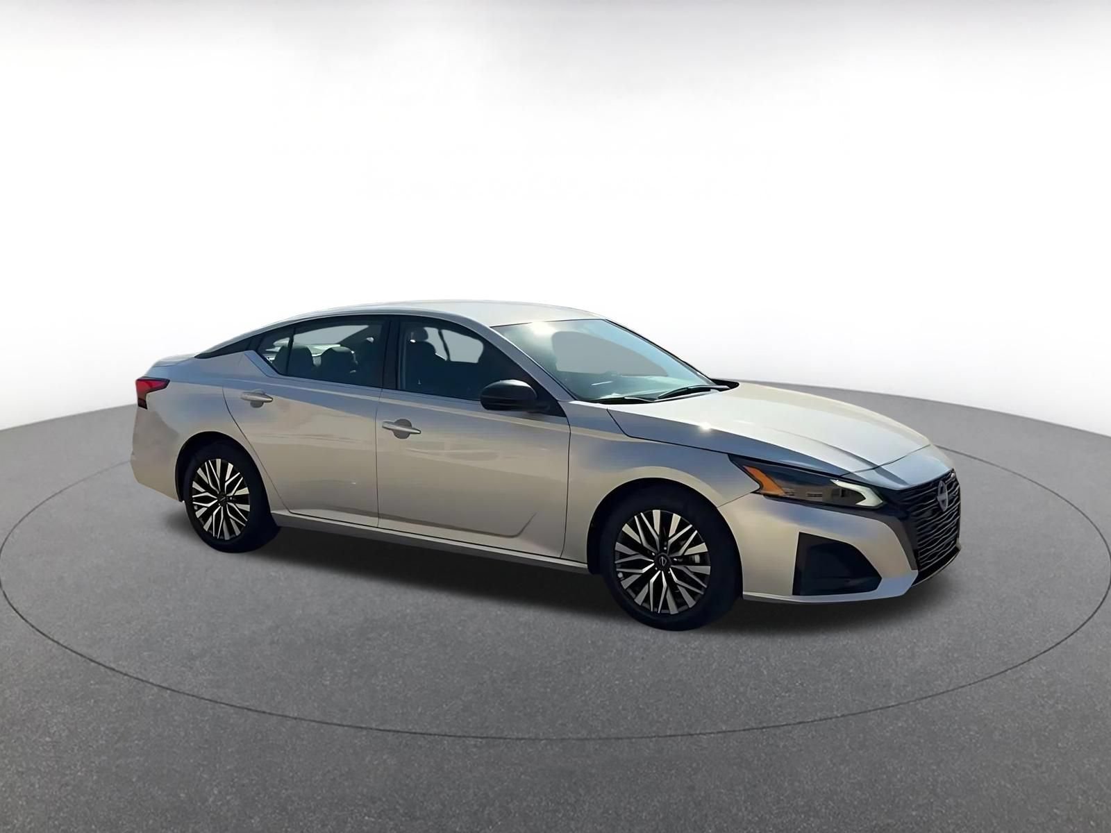 Used 2026 Nissan Altima 2.5 SV FWD image 2