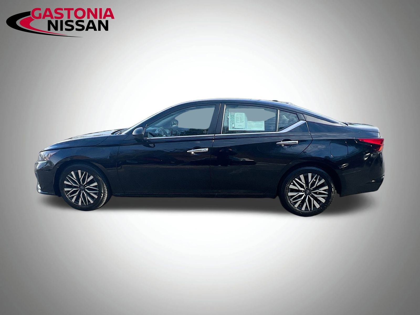 Used 2024 Nissan Altima 2.5 SV image 5