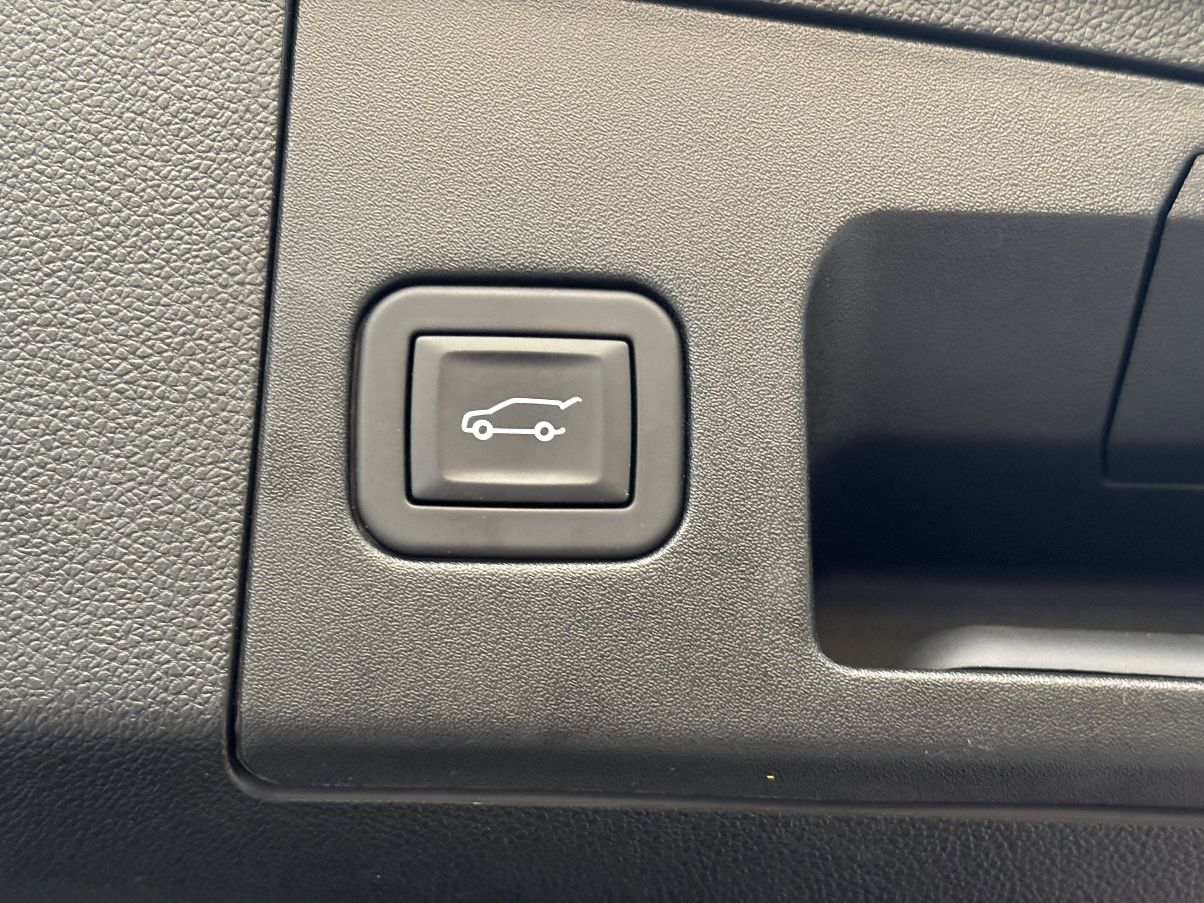 Certified 2025 Cadillac XT4 Premium Luxury image 10