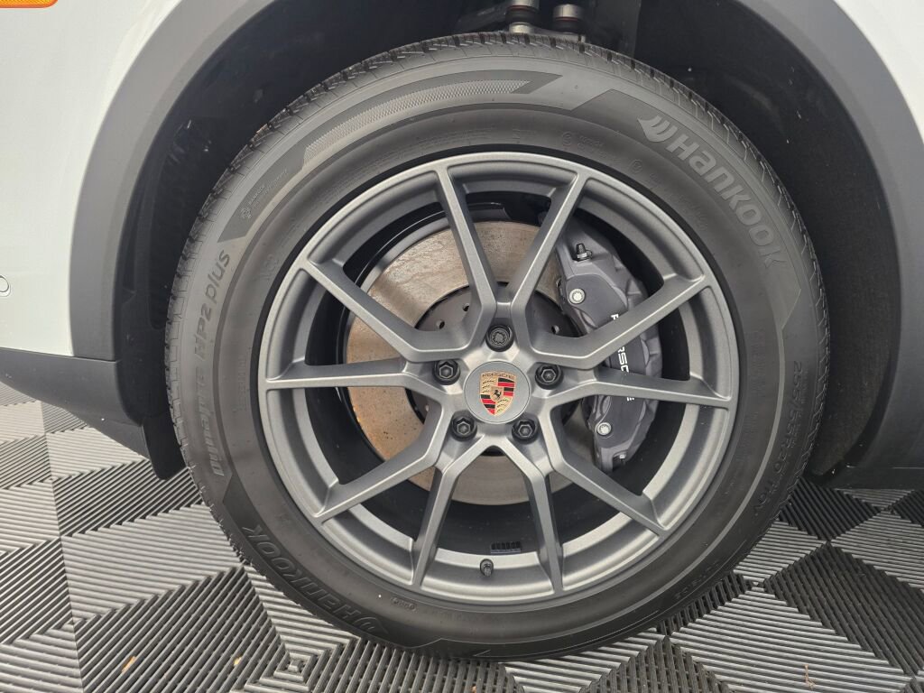 New 2026 Porsche Cayenne image 24