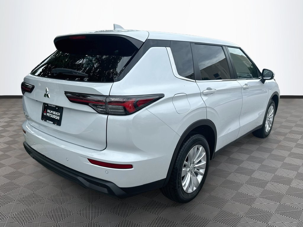 New 2026 Mitsubishi Outlander ES FWD image 5
