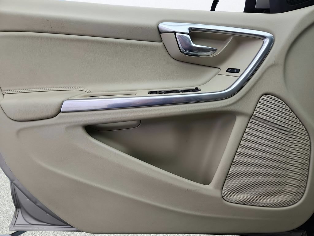 Used 2016 Volvo V60 T5 Platinum w/ Climate Package FWD image 26