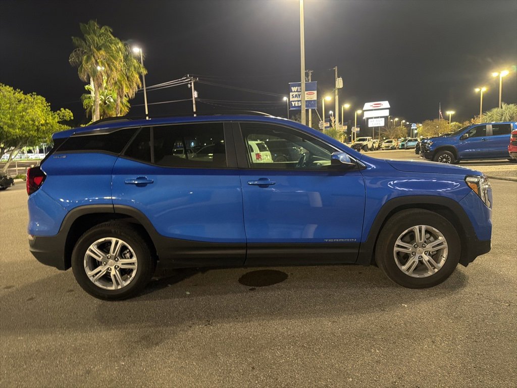 Used 2024 GMC Terrain SLE w/ Driver Convenience Package image 5