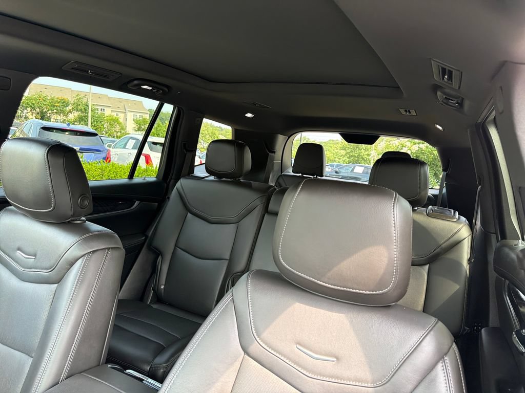 Certified 2022 Cadillac XT6 Premium Luxury AWD/4WD image 2