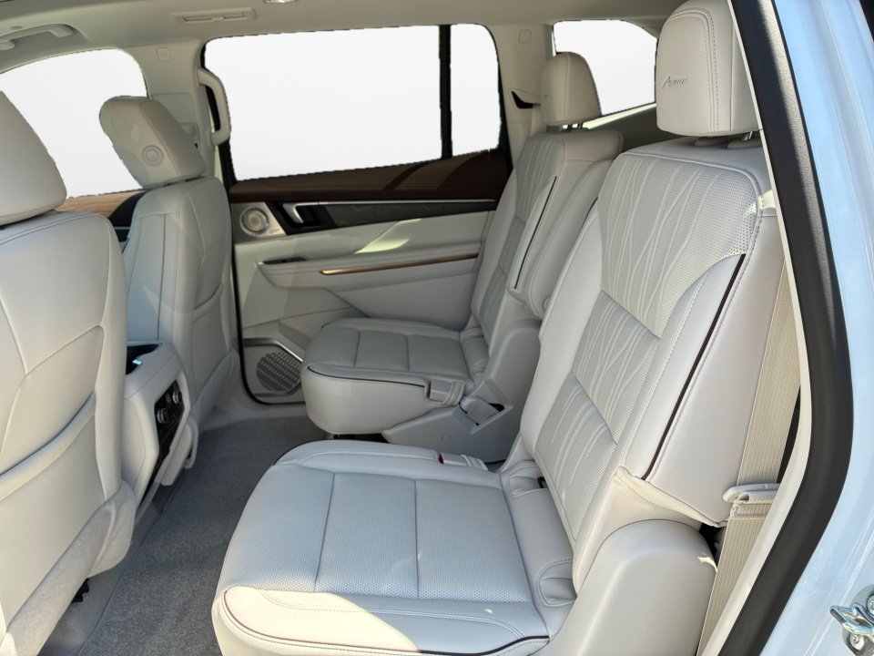 New 2026 Buick Enclave Avenir w/ Super Cruise Package FWD image 13