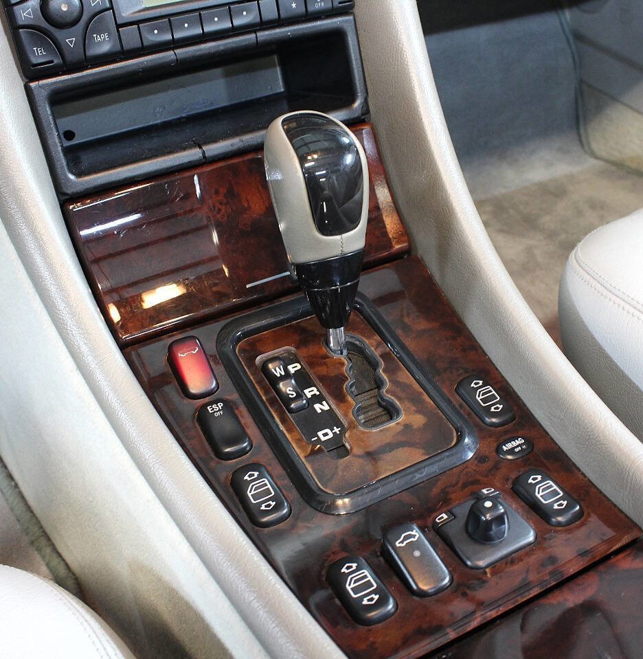 Used 2001 Mercedes-Benz CLK 320 Cabriolet image 16