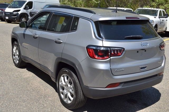 Used 2022 Jeep Compass Latitude w/ Sun and Sound Group AWD/4WD image 6