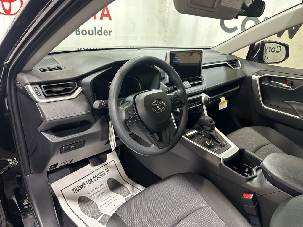 Used 2025 Toyota RAV4 XLE image 23