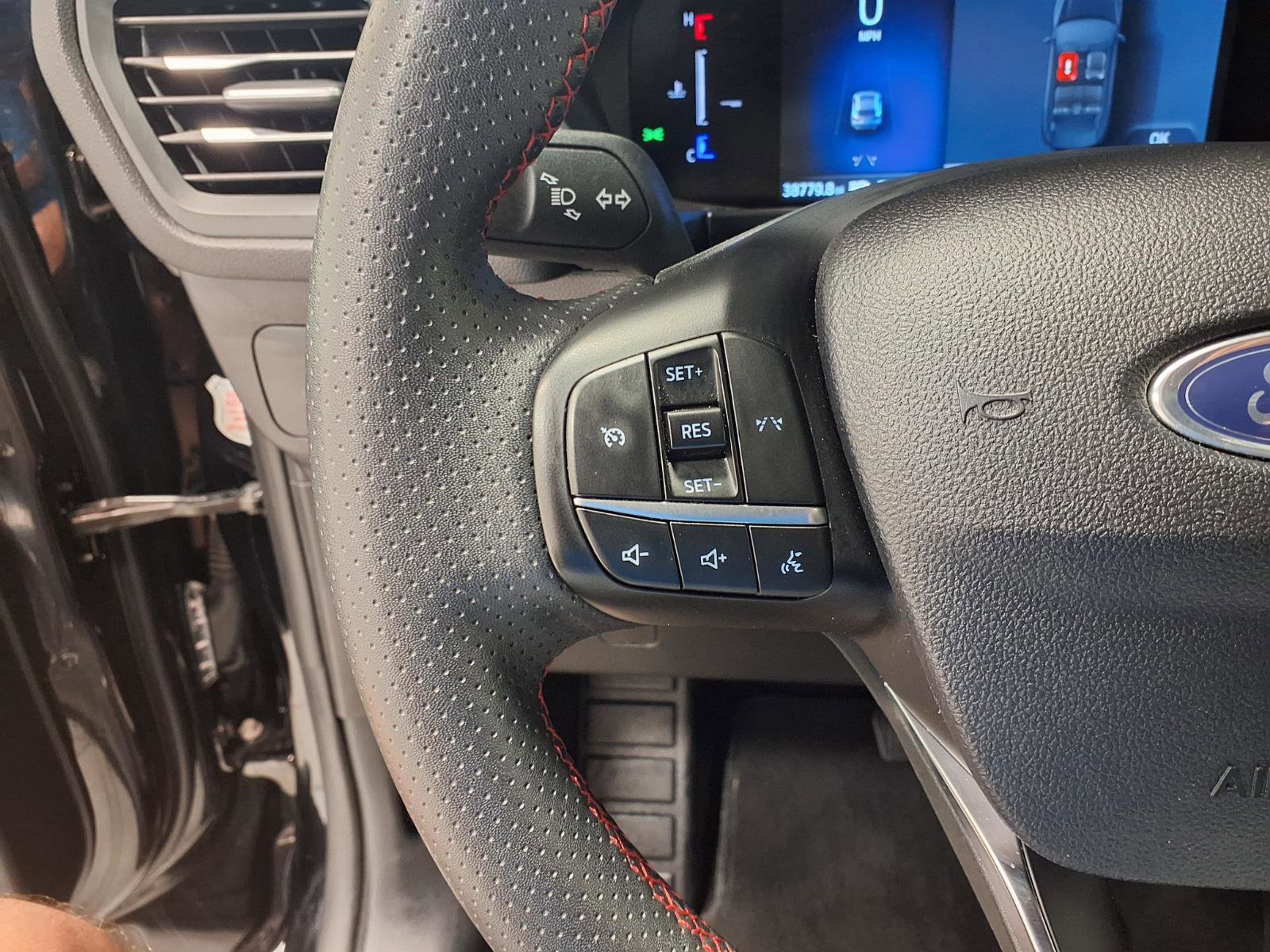 Used 2025 Ford Escape ST-Line AWD/4WD image 19