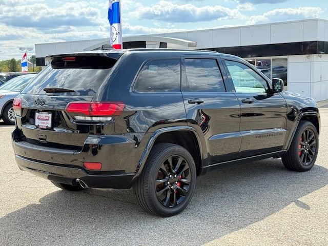 Used 2022 Jeep Grand Cherokee Laredo X image 3