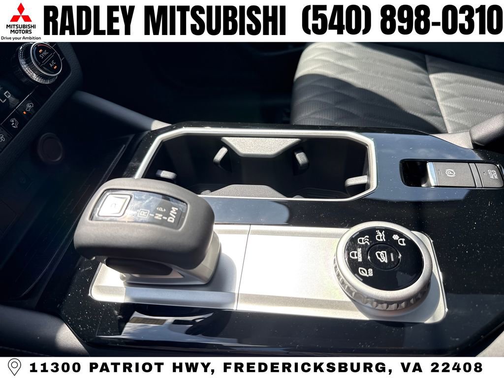 New 2026 Mitsubishi Outlander SEL image 11