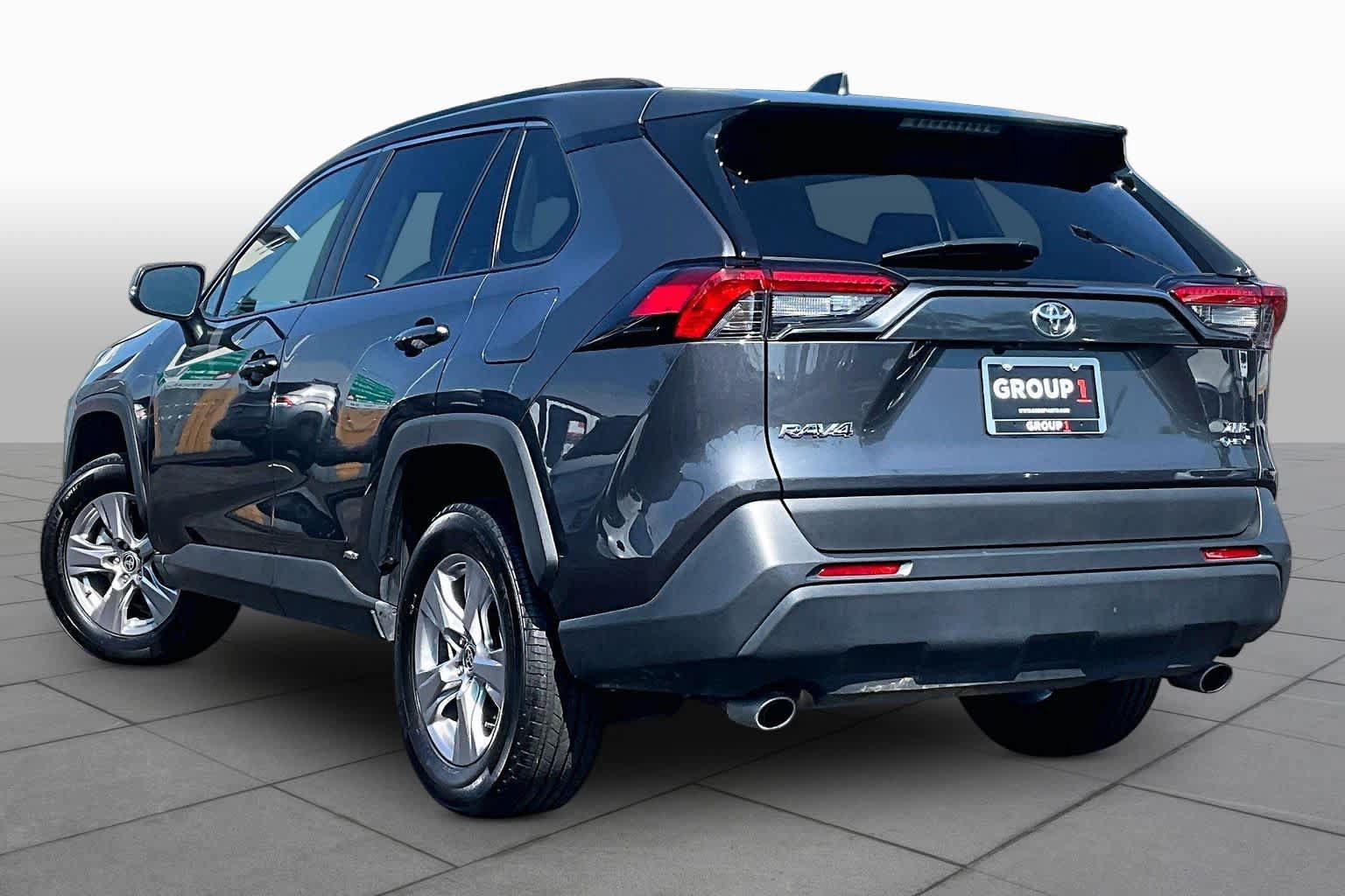 Used 2025 Toyota RAV4 XLE AWD/4WD image 12