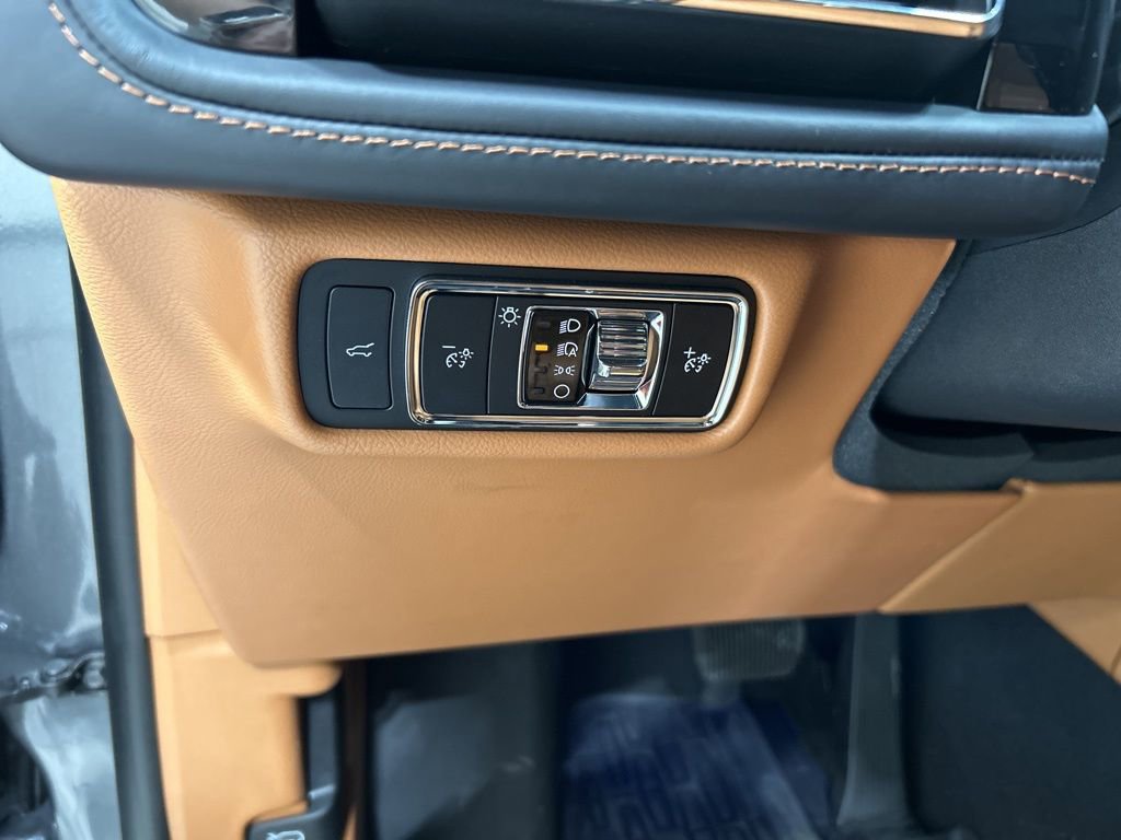 Certified 2025 Lincoln Aviator Black Label w/ Jet Appearance Package image 11