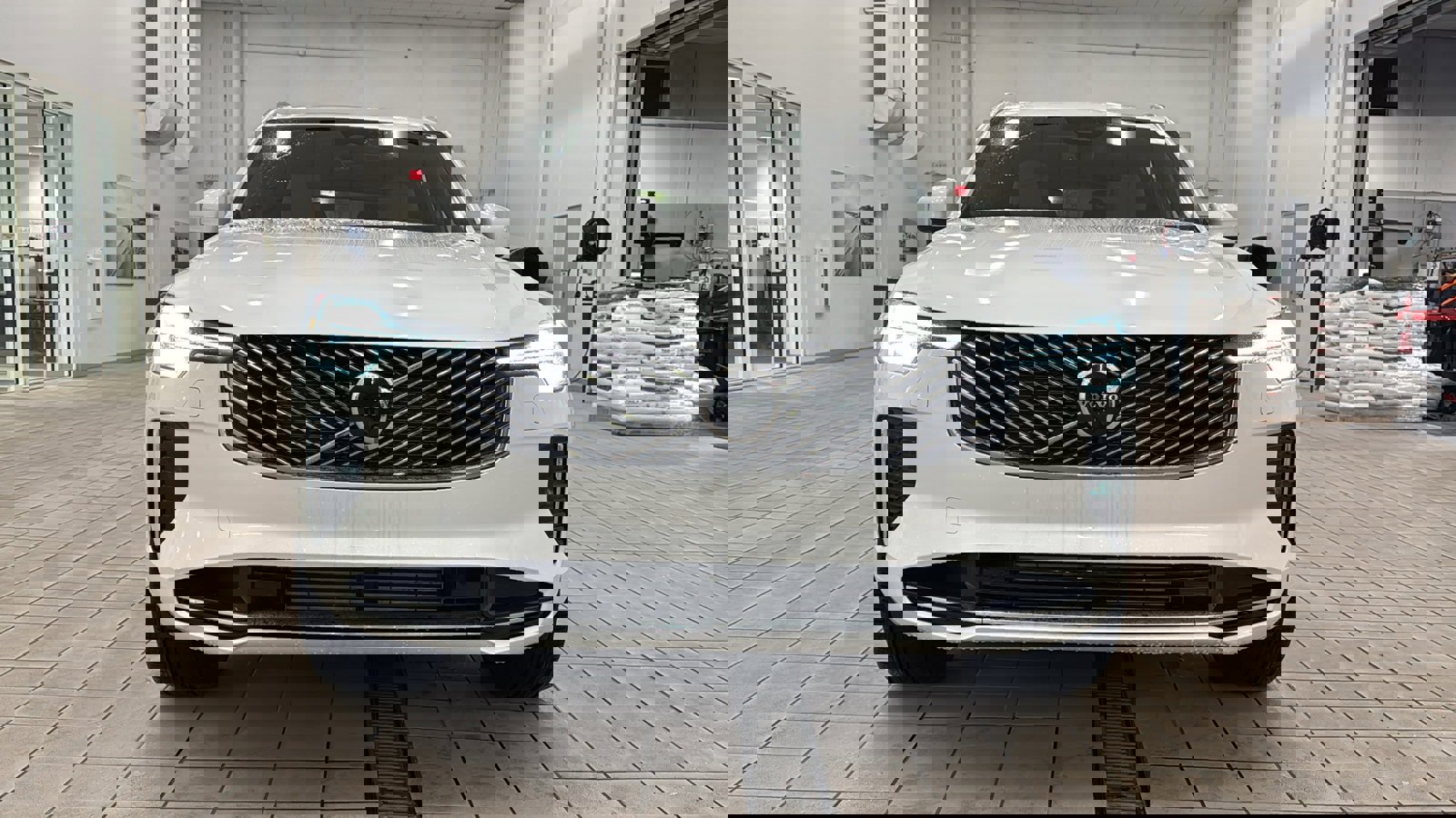 New 2026 Volvo XC90 T8 Plus w/ Protection Package Premier image 10