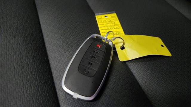 Used 2024 Nissan Rogue SV w/ SV Premium Package image 14