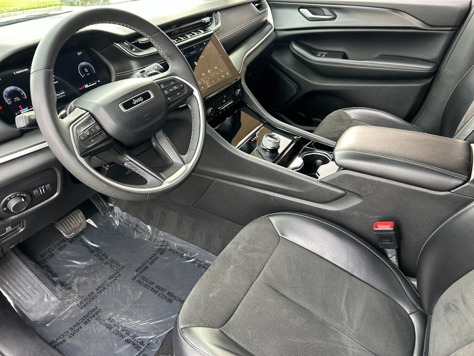 Used 2023 Jeep Grand Cherokee Altitude image 9
