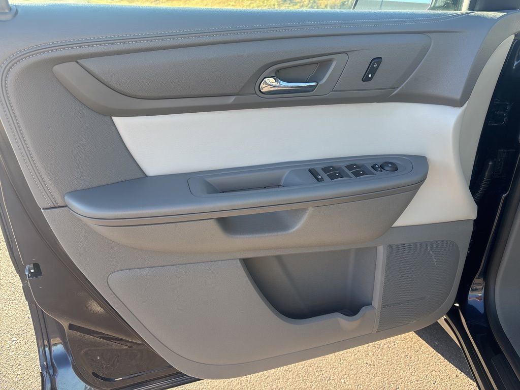 Used 2015 GMC Acadia SLE image 11